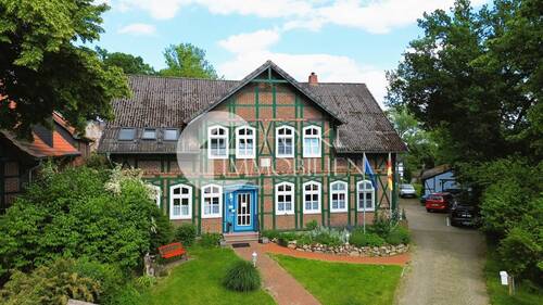 Titelbild - Vielseitiges Hotelanwesen- Gästezimmern, Wellnessbereich, Scheune, Stall & großzügigem Außengelände