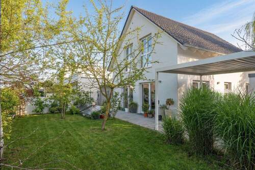 Garten - 3 Zimmer Mehrfamilienhaus, Wohnhaus zum Kaufen in Puschendorf