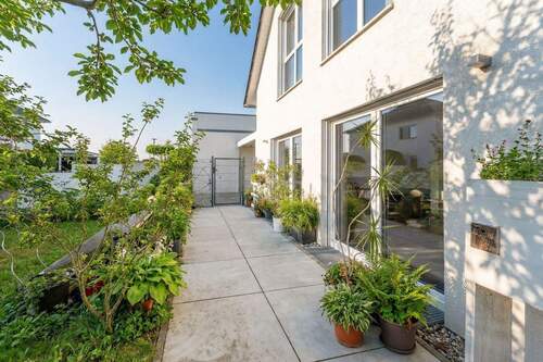 Terrassse - 3 Zimmer Mehrfamilienhaus, Wohnhaus in Puschendorf