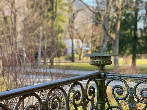 Balkon - Historischer Charme trifft Kurpark-Idylle: Stilvolle 2-Zimmer-Wohnung am Rupertuspark.