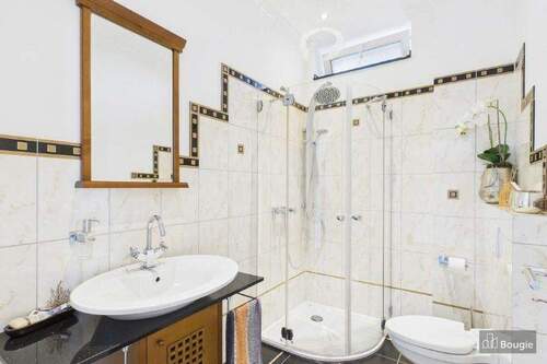 Gäste-WC mit Dusche - 