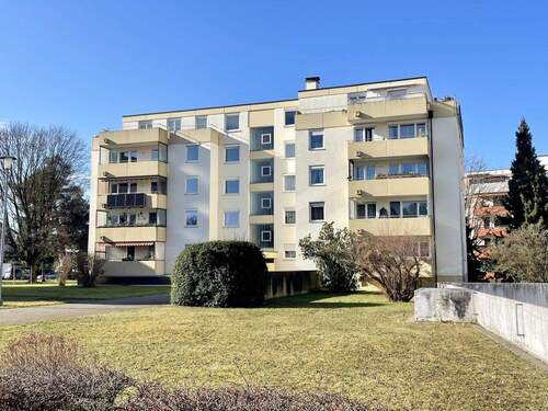 Hausansicht - 4 Zimmer ETW in Grenzach im 3.OG mit Lift