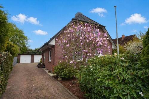 Haus und Garagen - 4 Zimmer Einfamilienhaus zum Kaufen in Escheburg