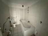 Innenliegendes Bad mit Badewanne - 