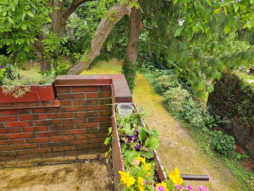 Blick v. Balkon in den Garten - 