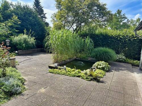 Terrasse und Teich - 