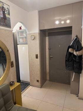 Flur_Wohnungstür - 2 Zimmer Etagenwohnung zum Kaufen in Berlin