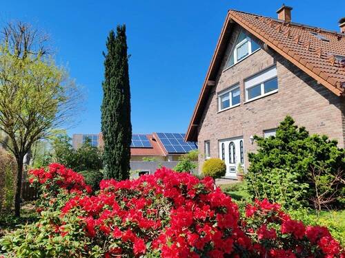 Vorgarten - 9 Zimmer Mehrfamilienhaus, Wohnhaus zum Kaufen in Roetgen