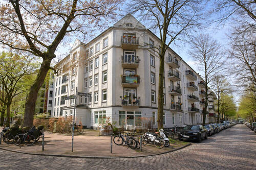 Hausansicht - Charmante 2-Zimmer-Wohnung mit zwei Balkonen in Top-Lage