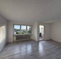 Provisionsfrei & bezugsfähig! Nette 3-Zimmer-Wohnung mit Südwestloggia, ca. 77,6 qm im 1.OG in ruhiger Hanglage - Dietersheim
