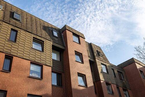 Front - *** liebevolle EIGENTUMSWOHNUNG im 1OG - frei - SOLAR und geschmackvolle RENOVIERUNGEN ***