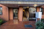 Haustür - 3 Zimmer Etagenwohnung zum Kaufen in Delmenhorst