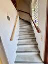 massive Treppe in das Dachgeschoss - 