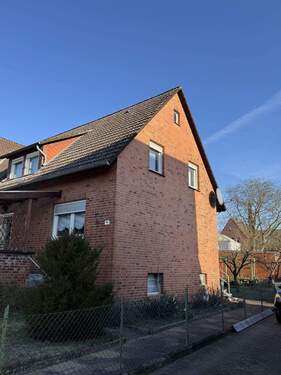 Giebelansicht - 6 Zimmer Doppelhaushälfte zum Kaufen in Uelzen