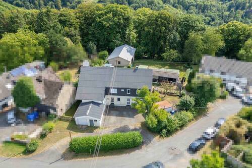 (1) Vorderansicht - Natur pur: Vielseitig nutzbares Anwesen mit Wohnhaus, Scheune und Stallungen und großem Garten