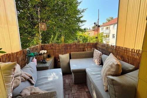 gemütlicher Balkon (Westen) - 3 Zimmer Etagenwohnung in Dachau