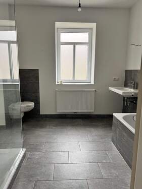 Badezimmer.jpg - Etagenwohnung mit 87,50 m&sup2; in Bad Kissingen zur Miete