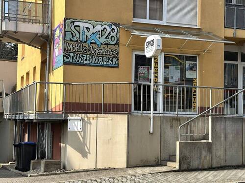 Blick von der anderen Straßenseite - Gewerbeobjekt (Büro, Produktion, Verkauf) in Dresden zum Kaufen