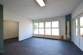 geräumiger Eingangsbereich - 5 Zimmer Büro zur Miete in Richtenberg