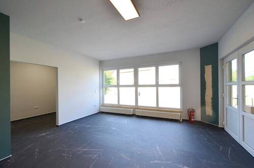 geräumiger Eingangsbereich - 5 Zimmer Büro zur Miete in Richtenberg