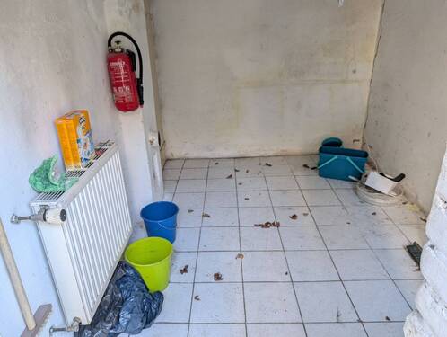 Waschküche hinter Garage - 