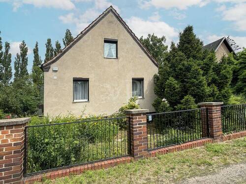 Hausansicht Straßenseite - 5 Zimmer Einfamilienhaus zum Kaufen in Berlin - Pankow