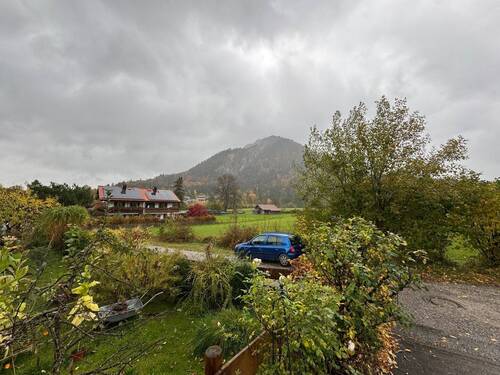 mit Blick auf die Berge - Etagenwohnung in Eschenlohe