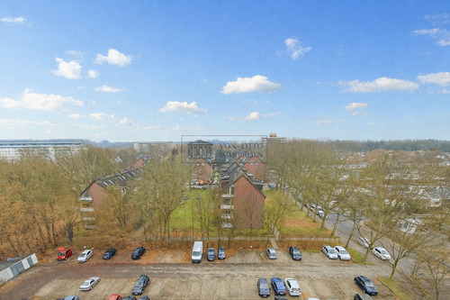 Komfortables Parken auf dem Gemeinschaftsparkplatz - 