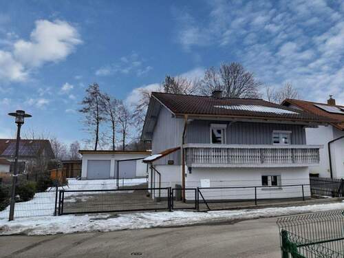 Titelbild - Einfamilienhaus mit Nebengebäuden in Niederhausen