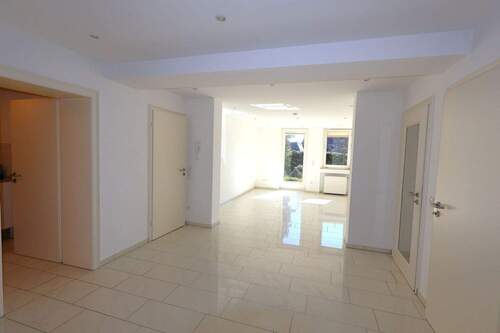 Wohnbereich von Essbereich - 