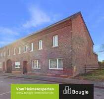 Großes Einfamilienhaus mit Nebengebäuden auf weitläufigem Grundstück - Gangelt Breberen