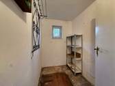 Abstellraum mit Abgang zum Keller - 
