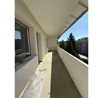 Helle 2-Zimmer-Wohnung mit Balkon und Garage in Singen (Hohentwiel)