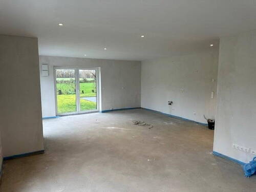 großzügiges Wohnzimmer - 