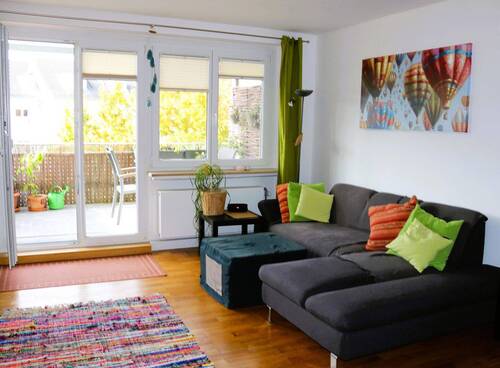 Wohnen, hier noch mit Möbeln - 3 Zimmer Etagenwohnung zum Kaufen in Landshut