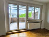 Blick auf den Westbalkon - 3 Zimmer Etagenwohnung in Landshut