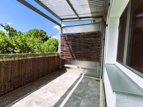 Balkon mit Blick ins Grüne - Etagenwohnung mit 84,00 m&sup2; in Landshut zum Kaufen