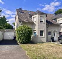Charmantes Einfamilienhaus mit großem Garten und Garage in Köln-Grengel