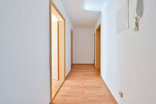 Flur - Etagenwohnung mit 65,00 m² in Oelsnitz/Erzgebirge zur Miete