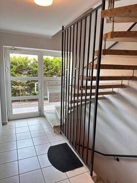 Treppenhaus - 4 Zimmer Etagenwohnung in Wolfsburg