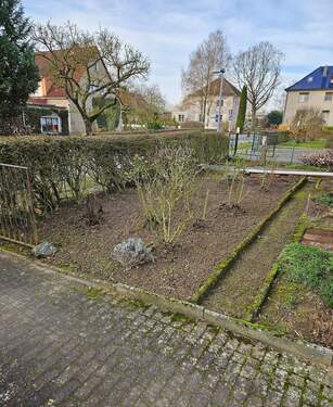 Beete vor dem Haus.jpg - 