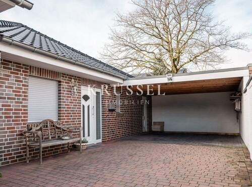 Der errichtet Anbau mit Carport - 