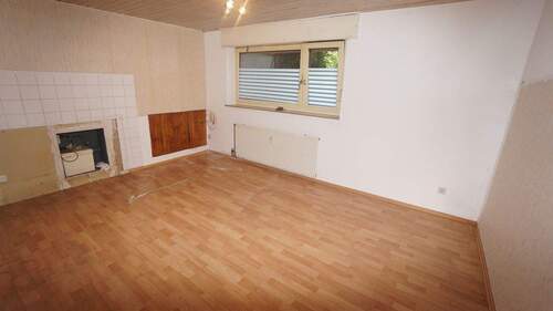 weiterer Raum mit Küchenanschlüssen im Souterrain - 