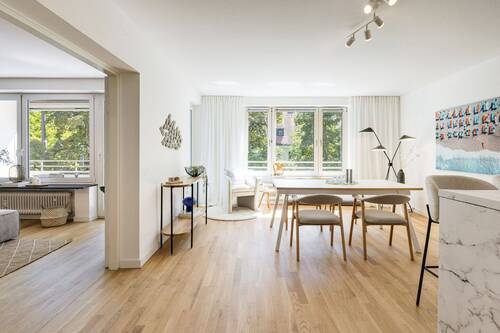 Essbereich. Mit Zugang zur Loggia. - Optimal geschnittene 3-Zimmer- Wohnung. Am Schwabinger Tor.