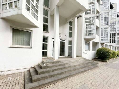 Hauseingang - 1 Zimmer Etagenwohnung zum Kaufen in Aachen