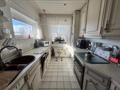 tagesbelichtete Einbauküche - 