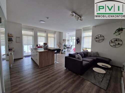 Wohnzimmer mit offener Küche - 