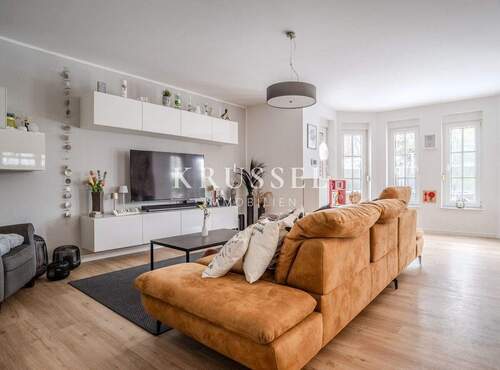 Das lichtdurchflutete Wohnzimmer... - 6 Zimmer Einfamilienhaus zum Kaufen in Lingen