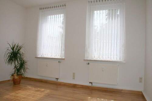 Wohnzimmer - Gepflegte 2-Raumwohnung incl. Pkw-Stellplatz