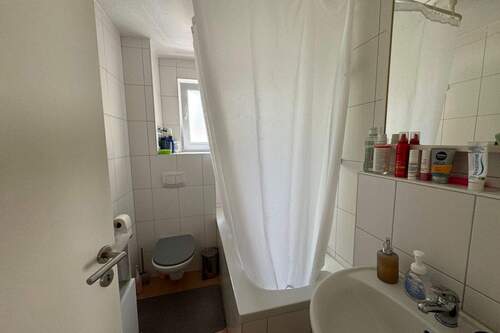 Blick in das Badezimmer - 